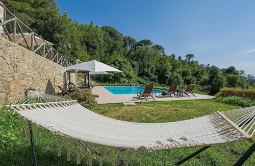 Palaia Villa | Villa Frediana: A characteristic and welcoming two-story villa situated in the heart of the Tuscan countryside, with Free WI-FI.
