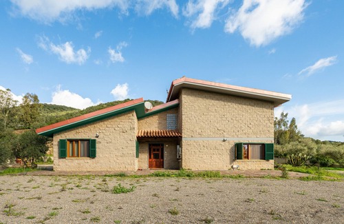 Perdaxius Villa | Villa 'Gambula' with Mountain View, Wi-Fi and Air Conditioning
