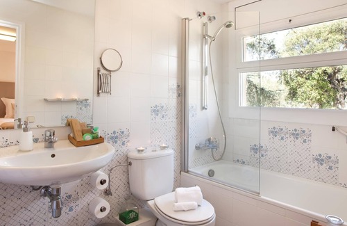 Sant Just Desvern Villa | Villa Gaudi - Une villa de 620 mètres carrés 6 chambres au sommet d'une colline
