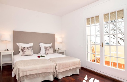 Sant Just Desvern Villa | Villa Gaudi - Une villa de 620 mètres carrés 6 chambres au sommet d'une colline