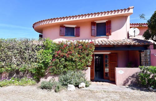 Sa Rocca Tunda Maison | Villa Gianni - Rustic House a Few Steps from the Sea for Families Seeking Peace