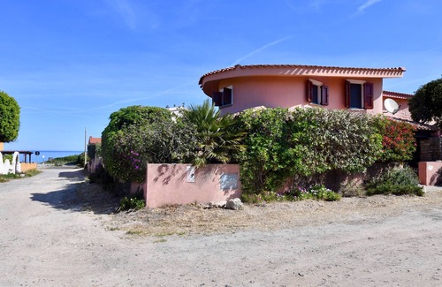 Sa Rocca Tunda Maison | Villa Gianni - Rustic House a Few Steps from the Sea for Families Seeking Peace