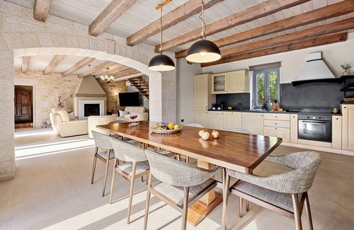 Prkacini Villa | Villa Gimino - Belle villa avec piscine privée chauffée, football de table et fléchettes