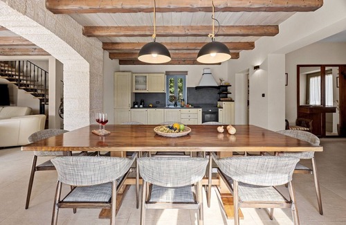 Prkacini Villa | Villa Gimino - Belle villa avec piscine privée chauffée, football de table et fléchettes