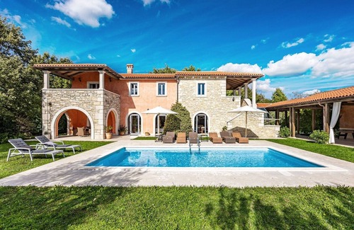 Prkacini Villa | Villa Gimino - Belle villa avec piscine privée chauffée, football de table et fléchettes