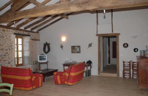 Bussiere-Badil Maison | Villa Gites Chambre d hôtes avec piscine Dordogne 2-4-6-8-10 personnes
