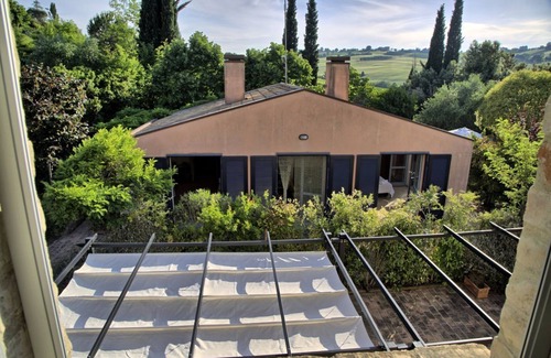 Ostra Cottage | VILLA GLICINI : Un cottage romantique au cœur de la nature avec piscine