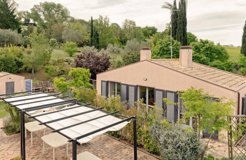Ostra Cottage | VILLA GLICINI : Un cottage romantique au cœur de la nature avec piscine