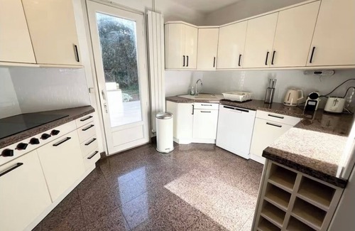 Thiais Villa | Villa golden heaven proche Paris avec 4 parking 3chambre /2sdb/WIFI 580 en Mbits