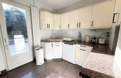 Thiais Villa | Villa golden heaven proche Paris avec 4 parking 3chambre /2sdb/WIFI 580 en Mbits