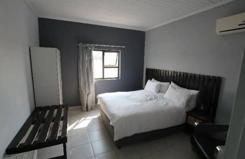 Ongwediva Lit Et Petit-Déjeuner | Maison d'hôtes Villa Graf - Suite 5