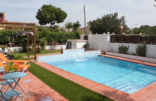 El Vendrell Villa | Villa Habana avec chambres climatisées et piscine avec spa intégré