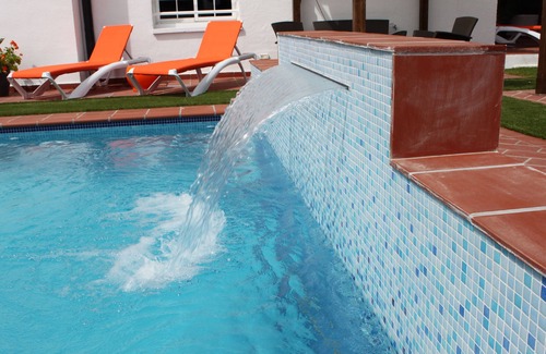 El Vendrell Villa | Villa Habana avec chambres climatisées et piscine avec spa intégré