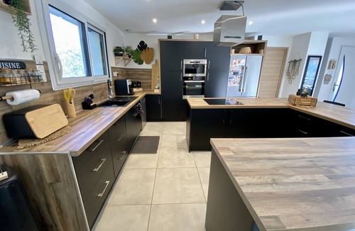 Saint-Sernin Villa | Villa Haut de Gamme 6/8 p, 3 ch, 3 Sdb, Piscine Privée, Jardin Arboré Clos