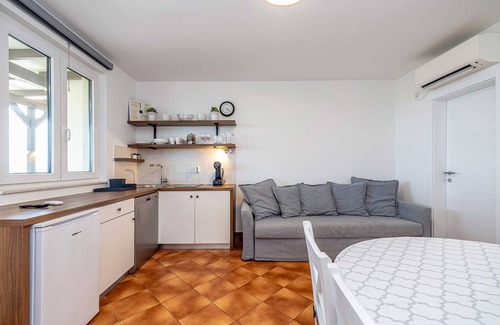 Linardici Appartement | Villa Haya - apartment KAMELIJA with heated pool