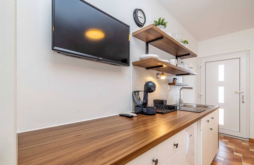 Linardici Appartement | Villa Haya - studio KRASULA avec piscine chauffée