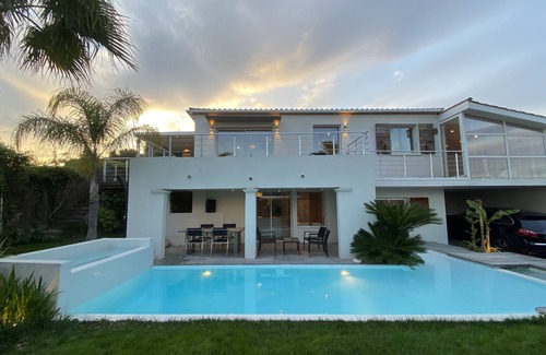 Montbazin Villa | Villa , piscine chauffée, vue exceptionnelle, jardin exotique, classé 4*