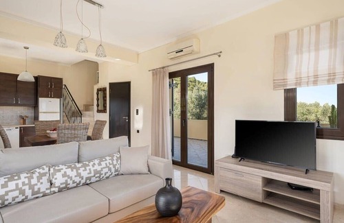 Spilia Villa | Villa Hibiscus with private pool & bbq