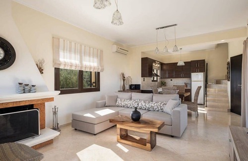 Spilia Villa | Villa Hibiscus with private pool & bbq