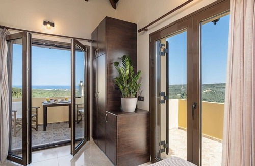 Spilia Villa | Villa Hibiscus with private pool & bbq