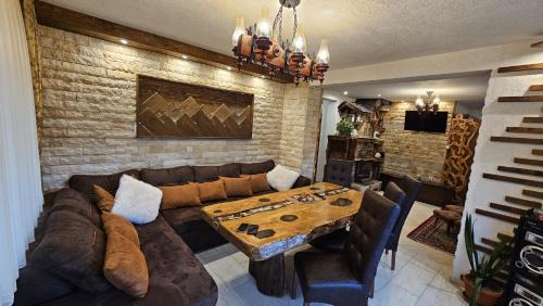 Sarnitsa Maison | Villa Hills - къща за гости с храна
