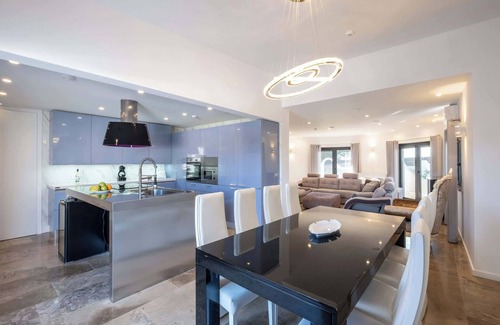 Porches Villa | Villa Horizon Grande - Stunning Luxury villa great location sleeps 16