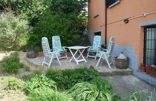 Montecalvo Versiggia Appartement | Villa I Due Padroni, two Apartment House - Apartment Cantinetta