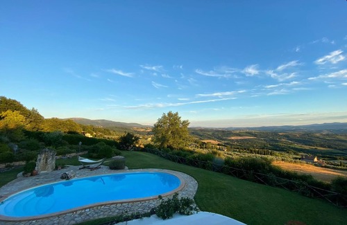 Grutti Villa | Villa I Grifoni, luxury villa near Todi with private pool, A/C, panoramic views