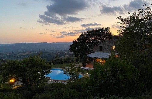 Grutti Villa | Villa I Grifoni, luxury villa near Todi with private pool, A/C, panoramic views