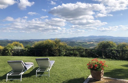 Grutti Villa | Villa I Grifoni, luxury villa near Todi with private pool, A/C, panoramic views