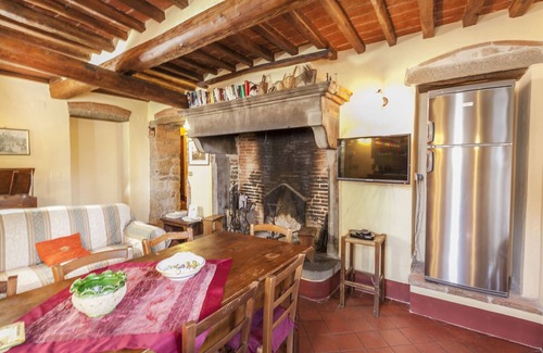 Montalla Maison | Villa il Giuggiolo, ancienne maison de campagne avec piscine à Azienda Fontelunga