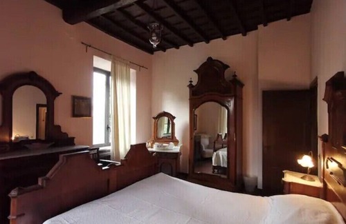 Cave Villa | Villa in a centuries-old park near Rome