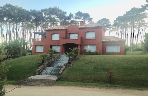 La Barra Villa | VILLA DANS UN QUARTIER PRIVÉ DE LUXE SITUÉE À MANANATIALES, PUNTA DEL ESTE.