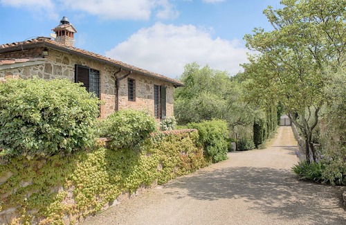 Castellina in Chianti Villa | Villa in Castellina w. Pool, Garden & Winery