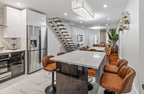 South Philadelphia Maison | Villa in Citta, LUX Rooftop, Arcade, Movie Theater