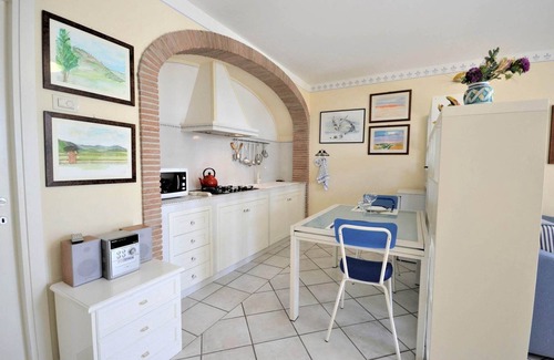 Il Borgo Maison | Appartements à Casale Toscano avec piscine et vue suggestive sur Cortona.