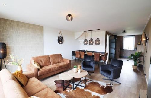 Leons Maison | Villa in Leons with Sloop Rental
