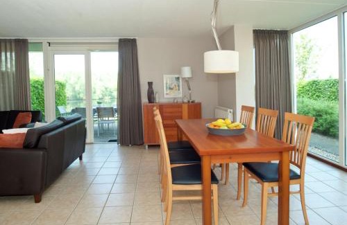 Heel Maison | Villa in Maaspark with Lake Views & Sauna
