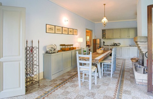 Castiglione in Teverina Villa | Vieille Villa à Sermugnano avec piscine à débordement