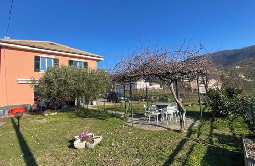 Crocetta Villa | Villa in the Green in the hills in Lavagna - 3 Bedrooms, Garden and Private Parking