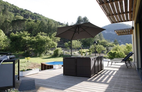 Curnier Maison | Villa en Campagne Provençale avec piscine.