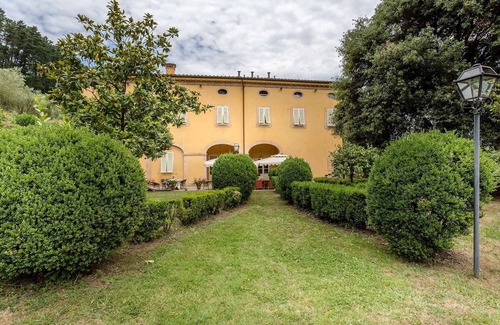 Vorno Villa | Villa à Vorno avec 12 chambres à coucher, 24 couchages