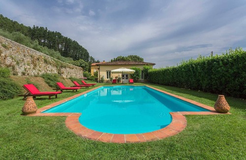 Vorno Villa | Villa à Vorno avec 12 chambres à coucher, 24 couchages