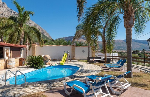 Cinisi Villa | Villa "Ina" avec vue sur la mer, piscine partagée et Wi-Fi