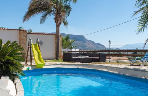Cinisi Villa | Villa "Ina" avec vue sur la mer, piscine partagée et Wi-Fi