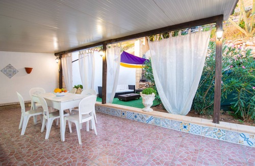 Cinisi Villa | Villa "Ina" avec vue sur la mer, piscine partagée et Wi-Fi