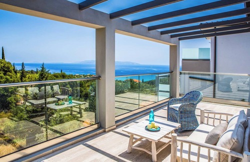 Leivathos Villa | Villa Indikon - Cette villa comprend une vue sur la mer, un parking hors route et A / C