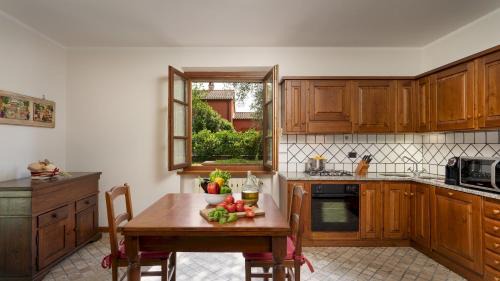 Altopascio Villa | VILLA IRENE 6, Emma Villas