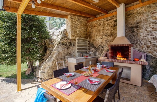 Chromonastiri Villa | Villa Irine's House by Villa Plus