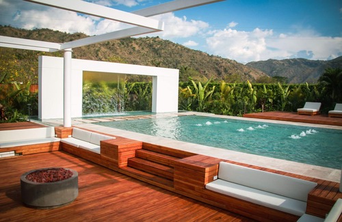 Santa Fe de Antioquia Villa | Villa Isla Bonita, Su Piscina Es Algo Que No Se Ve Todos Los Días